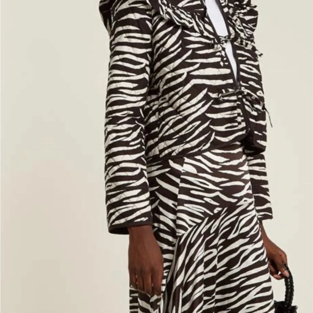 Ganni Faulkner Black & White Zebra-Print Quilted Tie-Front Jacket. EUC - Picture 4 of 7
